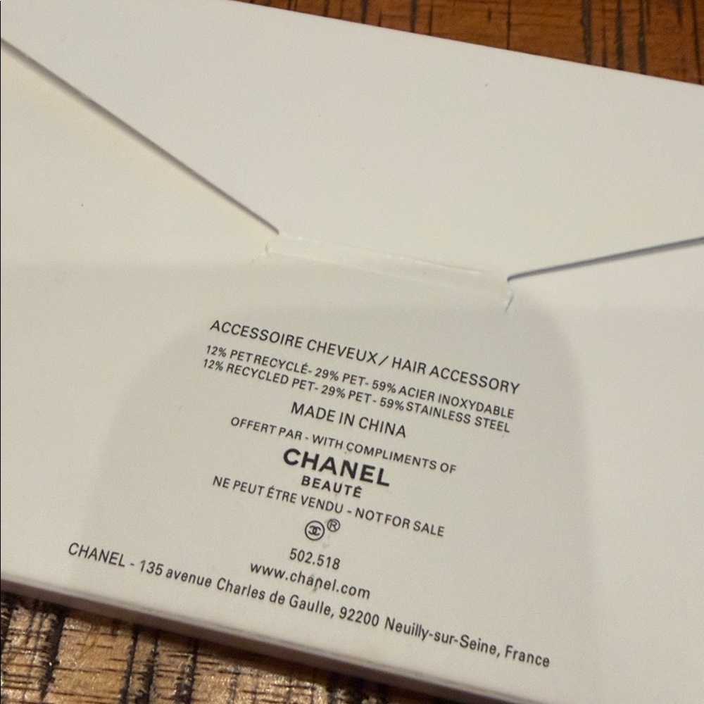CHANEL Hair Clip Trio - Red, Cream, Black - Picture 9 of 10